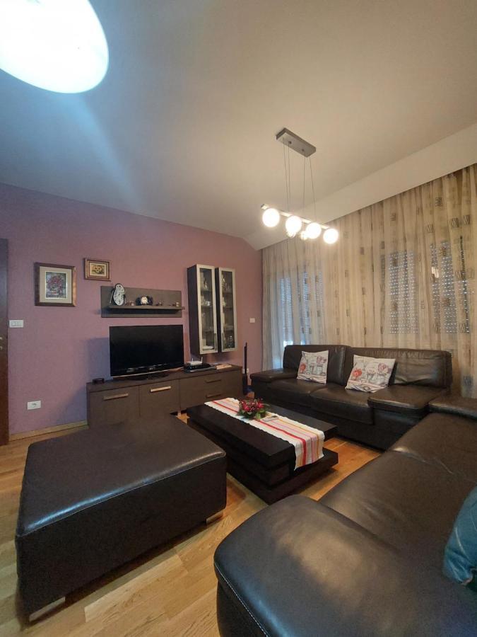 Apartman Sara 2 พอดโกริกา ภายนอก รูปภาพ