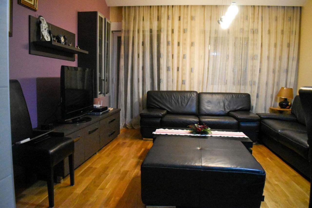 Apartman Sara 2 พอดโกริกา ภายนอก รูปภาพ