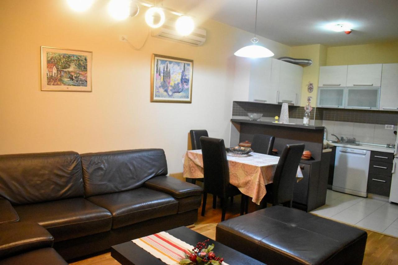 Apartman Sara 2 พอดโกริกา ภายนอก รูปภาพ