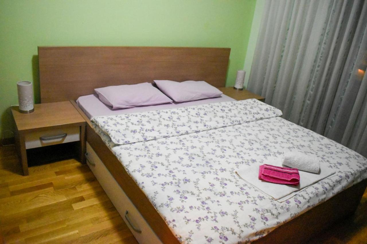 Apartman Sara 2 พอดโกริกา ภายนอก รูปภาพ
