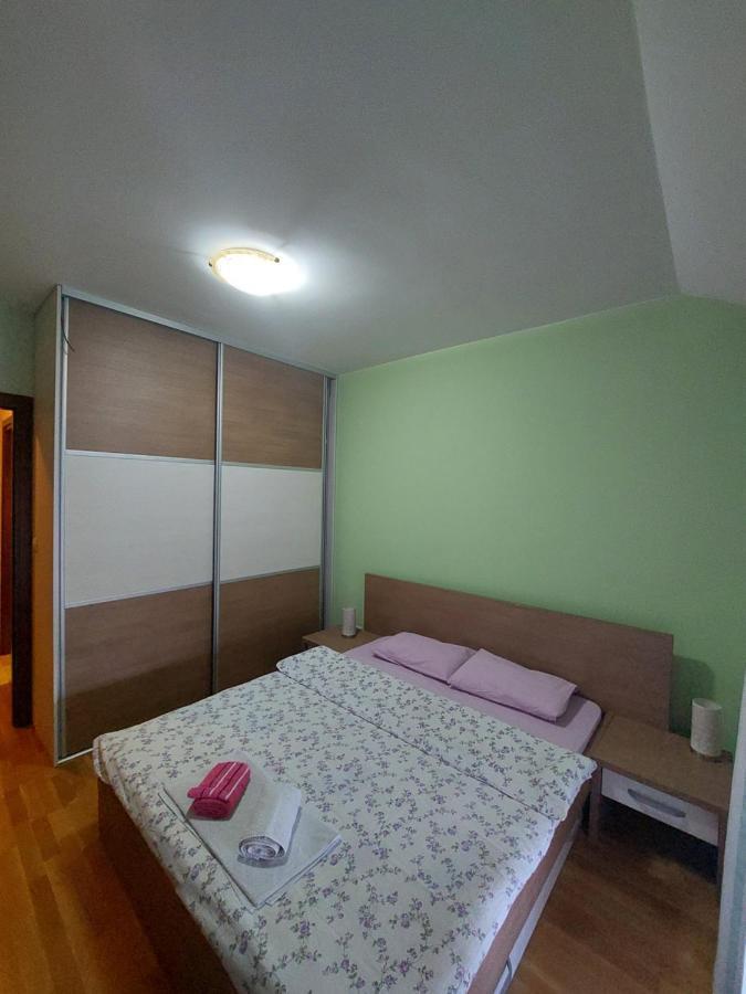 Apartman Sara 2 พอดโกริกา ภายนอก รูปภาพ