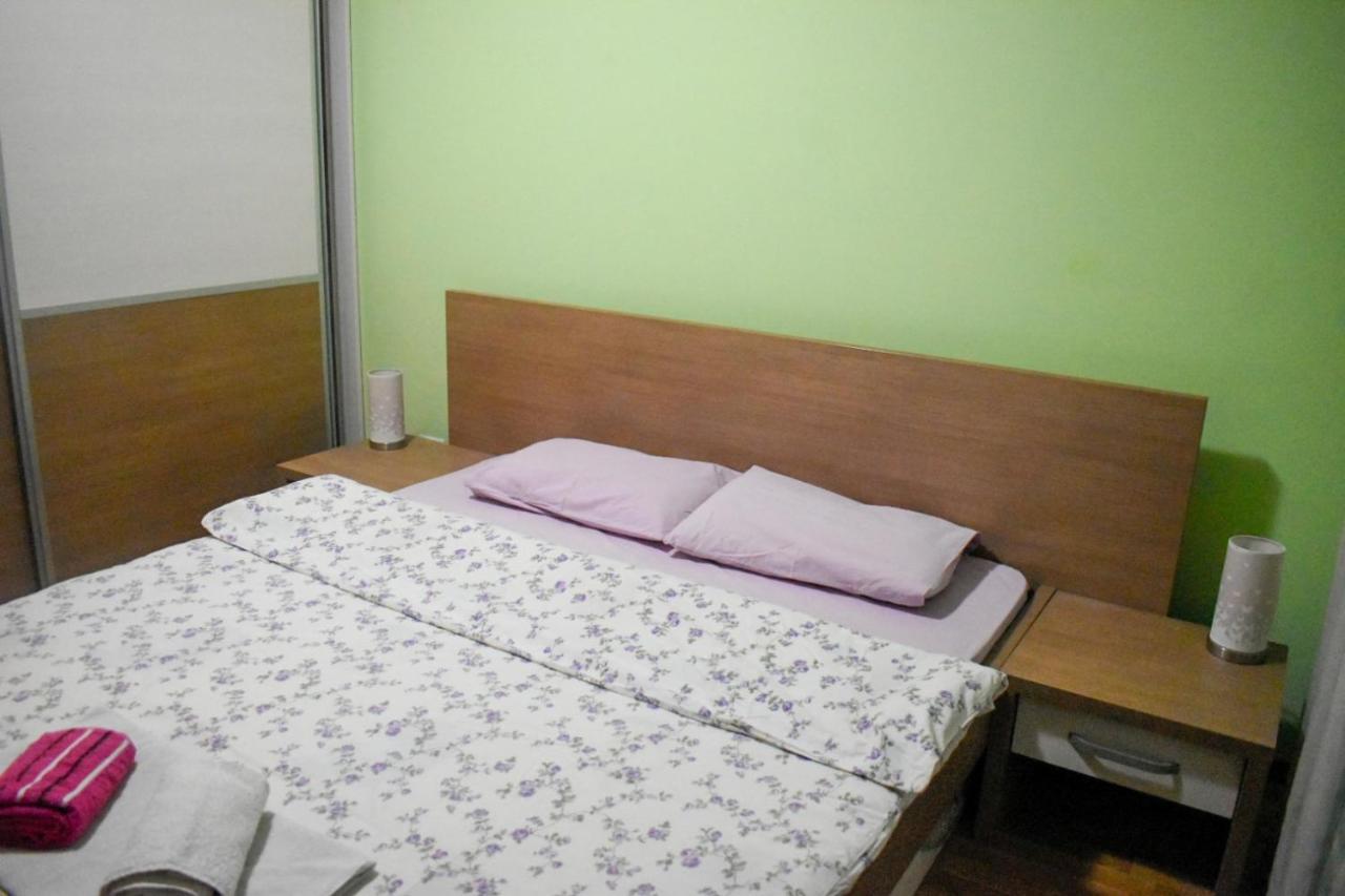 Apartman Sara 2 พอดโกริกา ภายนอก รูปภาพ